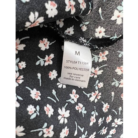 Womens Active USA Shirt Size Medium Black Floral Lace Cap Sleeve - Picture 4 of 8